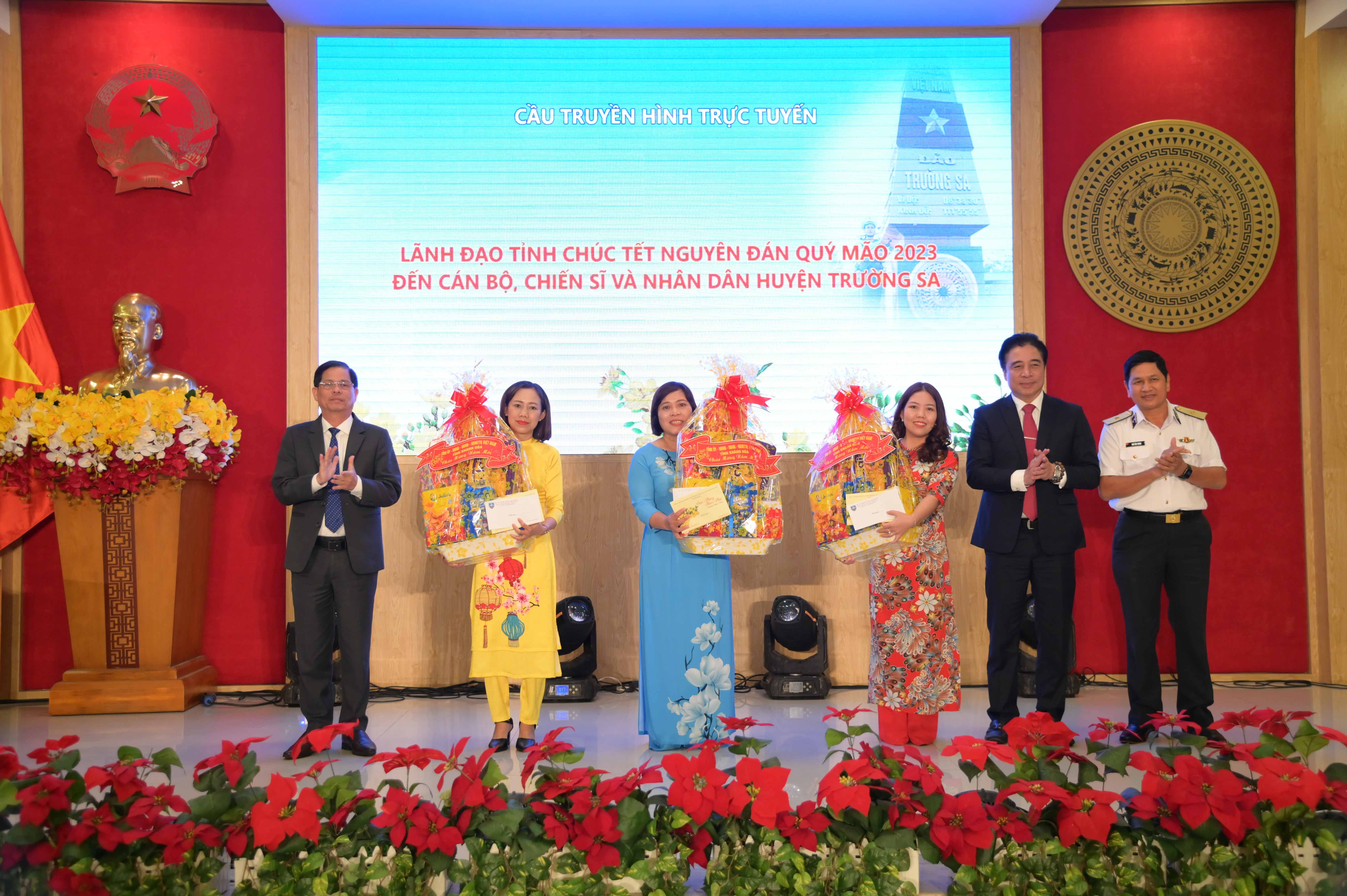 Khánh Hòa: Xúc động Cầu truyền hình trực tuyến lãnh đạo tỉnh chúc Tết Nguyên đán Quý Mão - 2023 đến quân, dân huyện Trường Sa